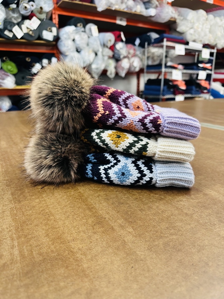 X9018 Bonnet en tricot à pompon et chevron