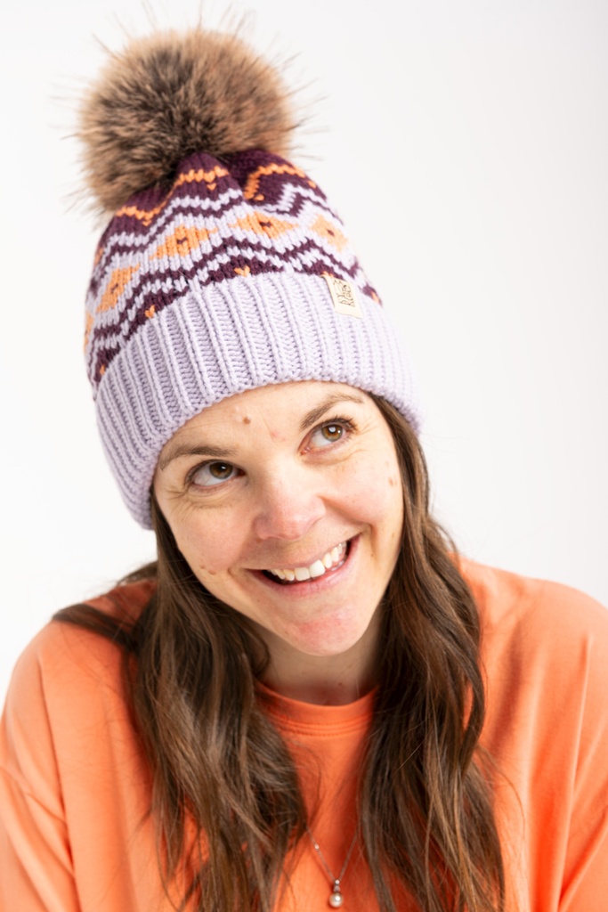 X9018 Bonnet en tricot à pompon et chevron